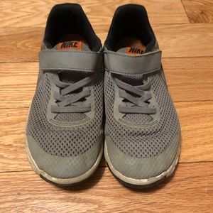 Nike boys 1.5 sneakers